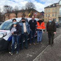 véhicule utilitaire électrique destiné au transport des personnes âgées ou vulnérables